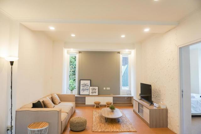 Over Easy Apartment — photo 9