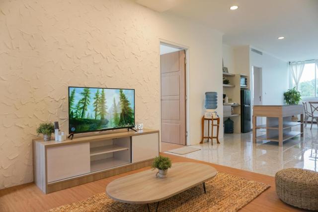 Over Easy Apartment — photo 11