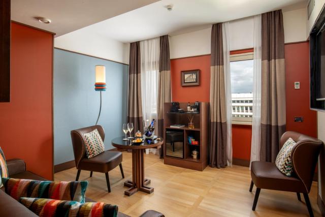 The Independent Hotel — photo 22