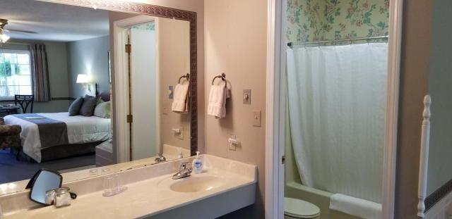 Evening Shade Inn — photo 9