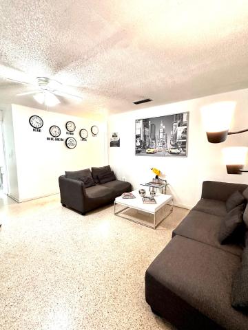 Miami House — photo 1