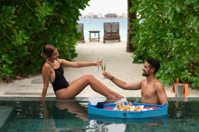 Beach Family Infinity Pool Villa — Angsana Velavaru