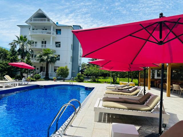 Claude Monet beach hotel — photo 1