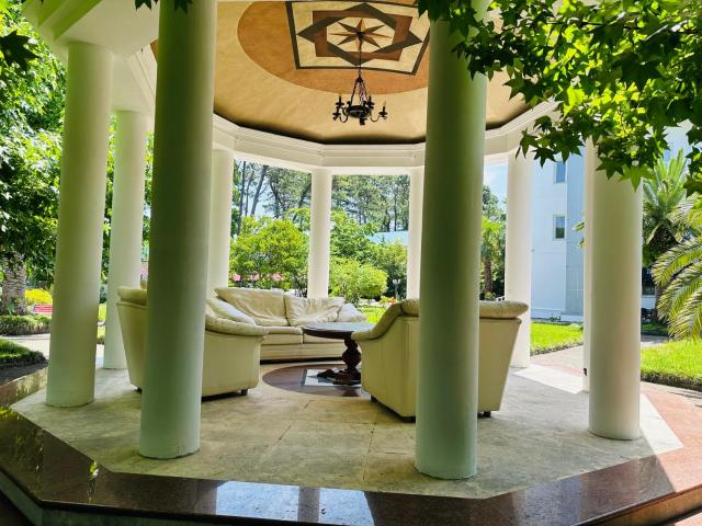 Claude Monet beach hotel — photo 17