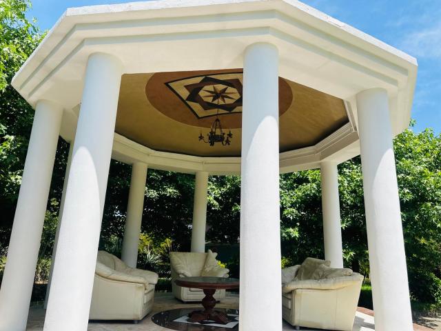 Claude Monet beach hotel — photo 16