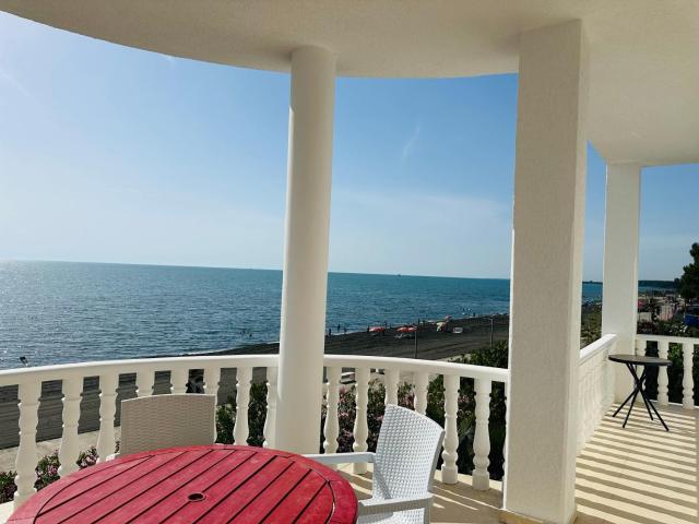 Claude Monet beach hotel — photo 13