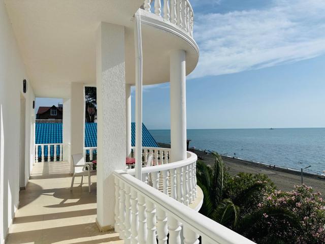 Claude Monet beach hotel — photo 7