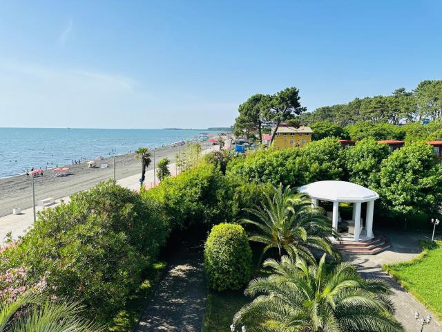 Claude Monet beach hotel — photo 22