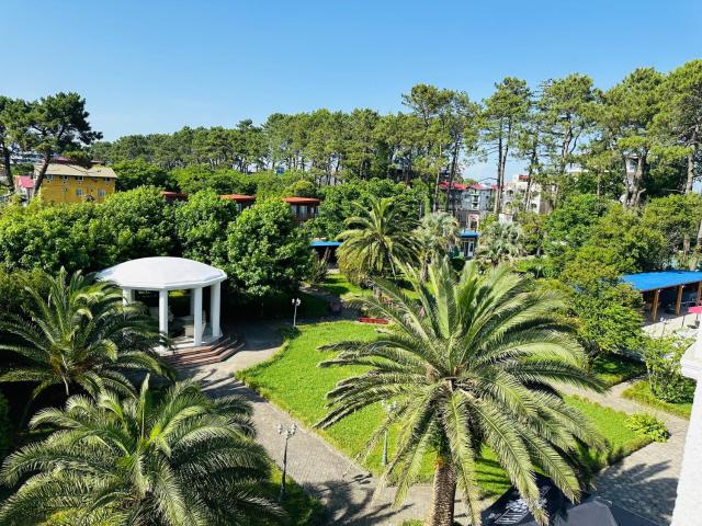 Claude Monet beach hotel — photo 21