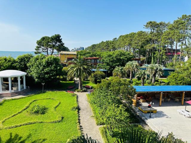 Claude Monet beach hotel — photo 3
