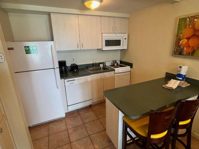 Enchanted Isle Resort — photo 14
