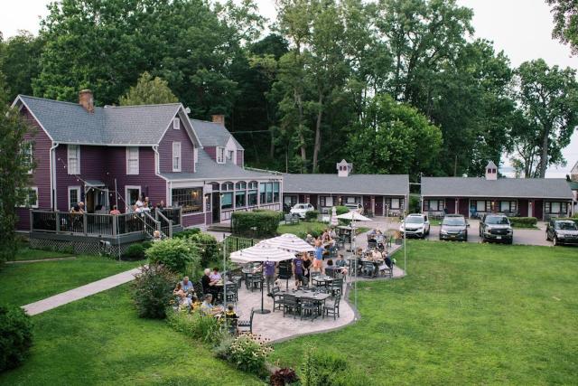 Plum Point Lodge — photo 9