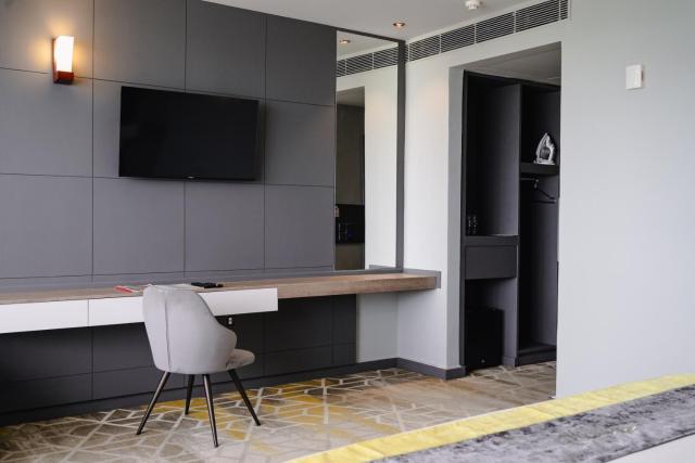 Deluxe Room — Manhattan Business Hotel