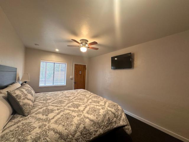 Lee Vining Motel — photo 16