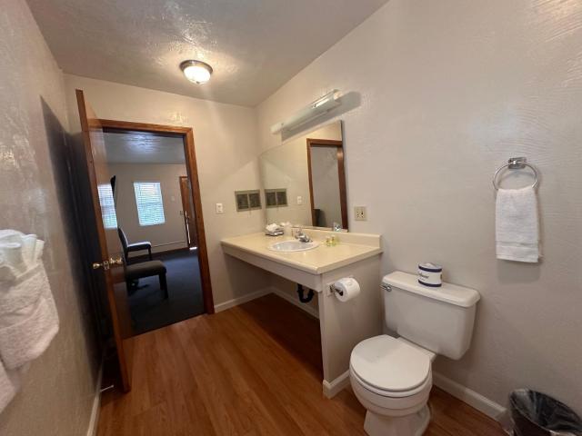 Lee Vining Motel — photo 19