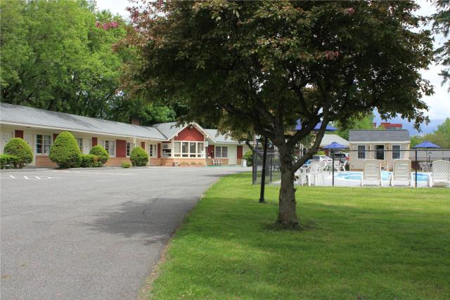 Berkshire Inn — photo 4