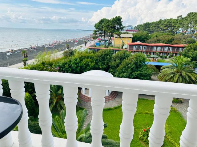 Claude Monet beach hotel — photo 12