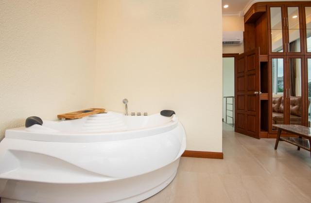 Pratamnak Residence Luxury Villas — photo 11