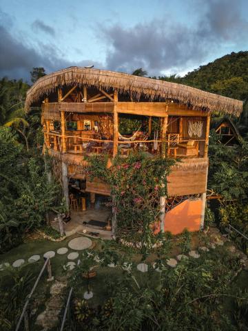 Jungle KingDomes Guest House — photo 1