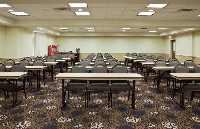 ASPEN GRAND HOTELS La Porte — photo 19