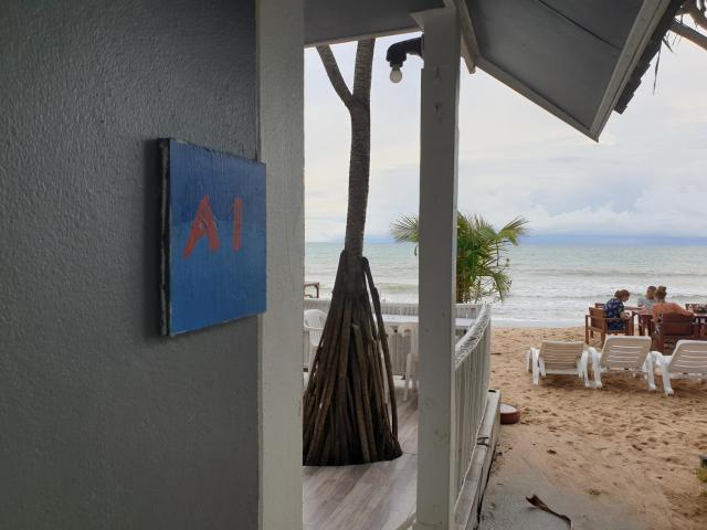New Harrys Sunset Resort - Klong Nin Beach — photo 20