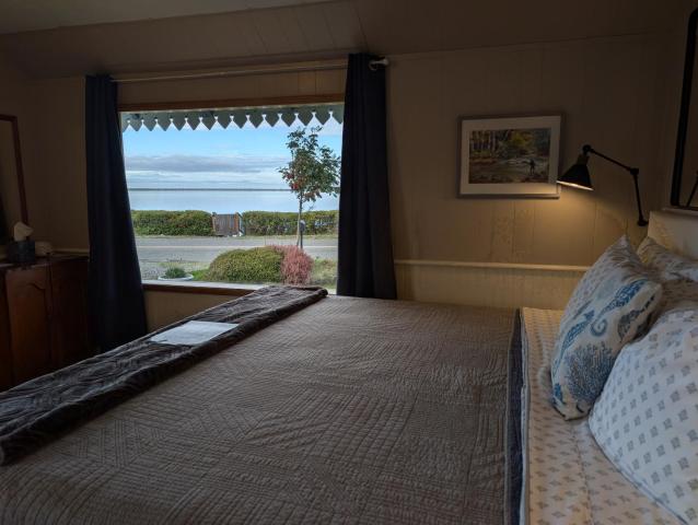 Juan de Fuca Waterfront Hotel & Cottages — photo 5