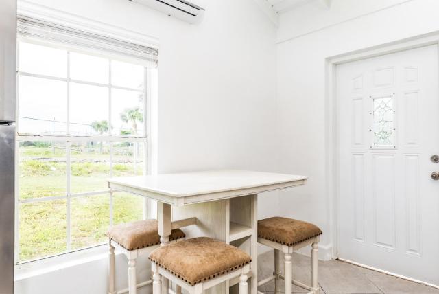 Tropical Bottle Creek Getaway with Kitchen, Free WiFi & On-Site Parking — photo 22