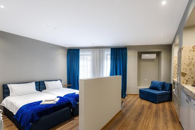 Apart Meidani - Stylish Old Town Apartment with Balcony & Synagogue View — photo 10