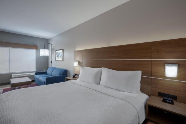 Holiday Inn Express & Suites - Gilbert - Mesa Gateway Airport — photo 11
