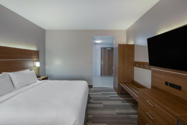Holiday Inn Express & Suites - Gilbert - Mesa Gateway Airport — photo 21