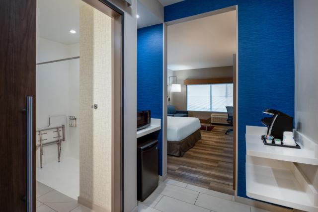 Holiday Inn Express & Suites - Gilbert - Mesa Gateway Airport — photo 3