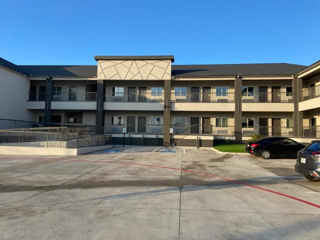 LiV INN & SUITES HOUSTON — photo 2