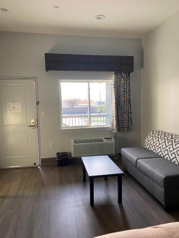 LiV INN & SUITES HOUSTON — photo 21