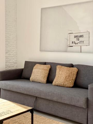 Charming Urban La Latina — photo 9