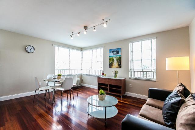 Hudson House — photo 13