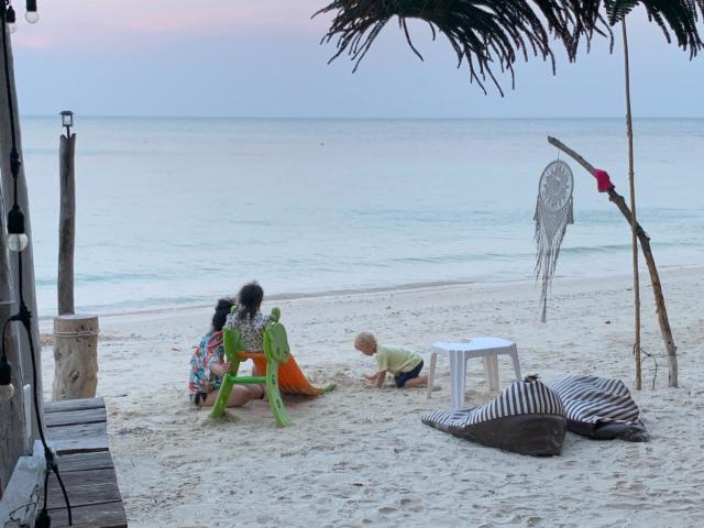 Koh Samed Lungdam Hutbeach เกาะเสม็ดลุงดำฮัทบีช — photo 21