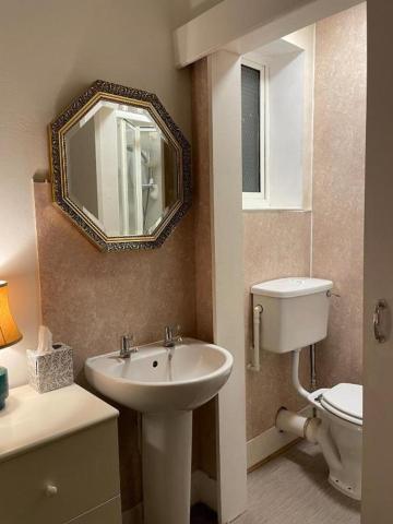 Regis Lodge Guest House — photo 17