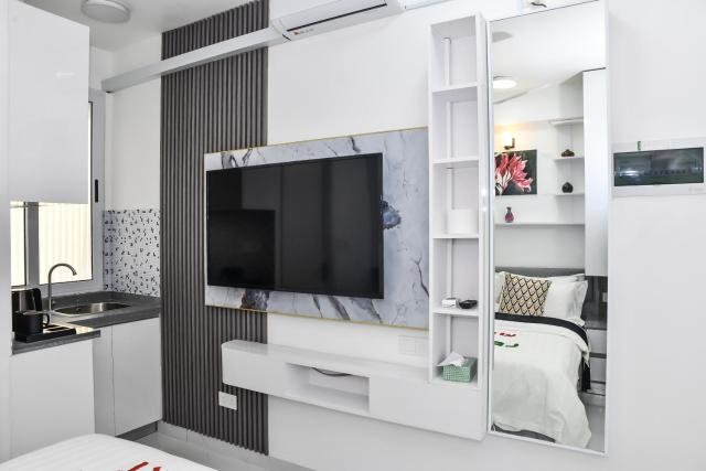 Deluxe Queen Room — Awesome Comfort