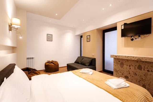 Apart Meidani - Stylish Old Town Apartment with Balcony & Synagogue View — photo 9