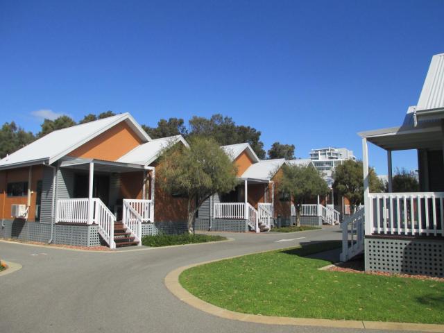 Mandurah Ocean Marina Chalets — photo 1