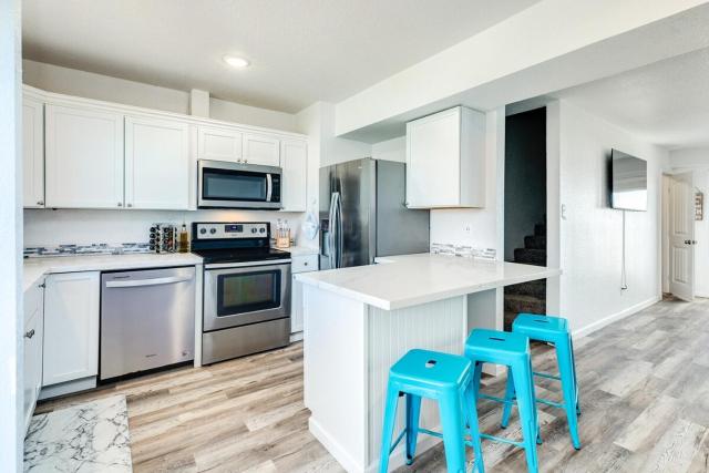 Pelican Place — photo 1