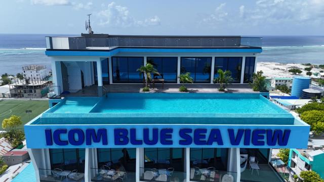 iCom Blue Seaview — photo 11