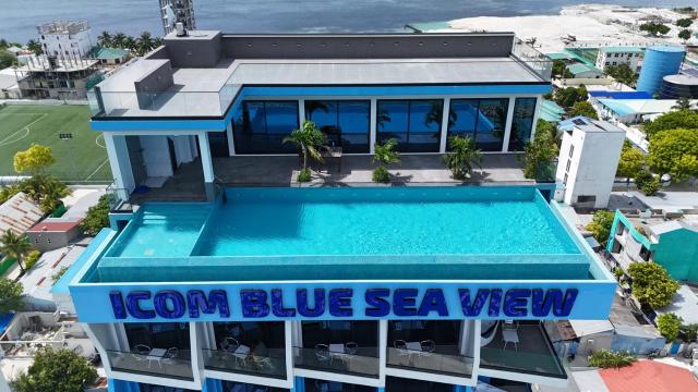 iCom Blue Seaview — photo 12