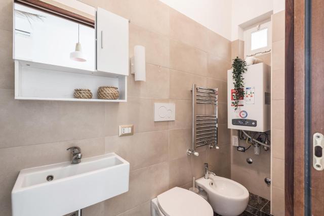 The Best Rent - Bright flat near San Pietro — photo 23