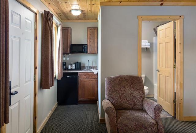 Rock Crest Lodge & Cabins — photo 21