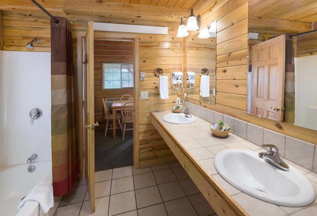 Rock Crest Lodge & Cabins — photo 2