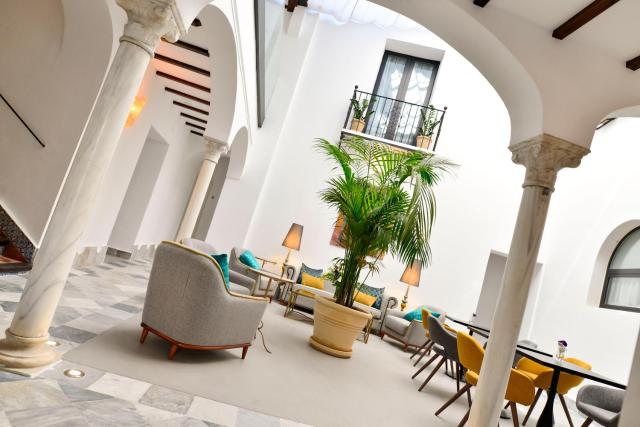 Legado Alcazar Hotel — photo 9