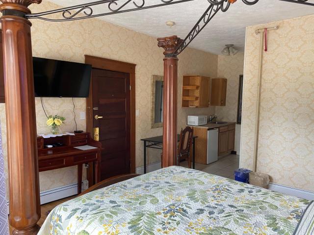 Colonial Charm Inn — photo 3