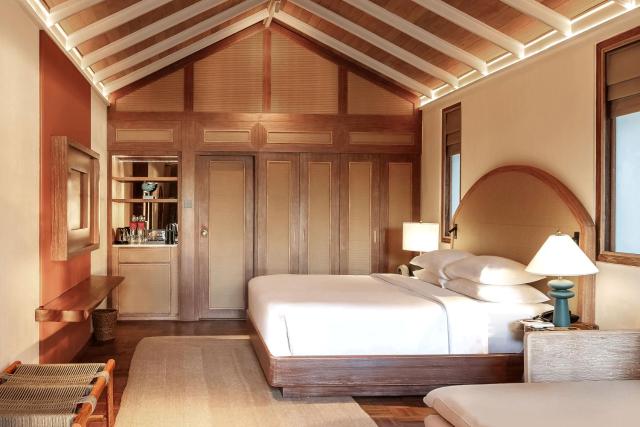 Sunset Beach Villa — NH Collection Maldives Reethi Resort