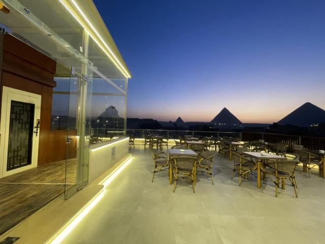AKHNATON Pyramids View Hotel With Rooftop Access & free airport pickup — photo 19